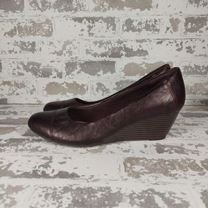 Clarks Vendra Burgundy Leather Almond Toe Wedge Pumps V143